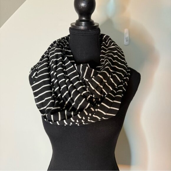 STEVE MADDEN Black White Striped Infinity Scarf Wrap - Picture 5 of 6
